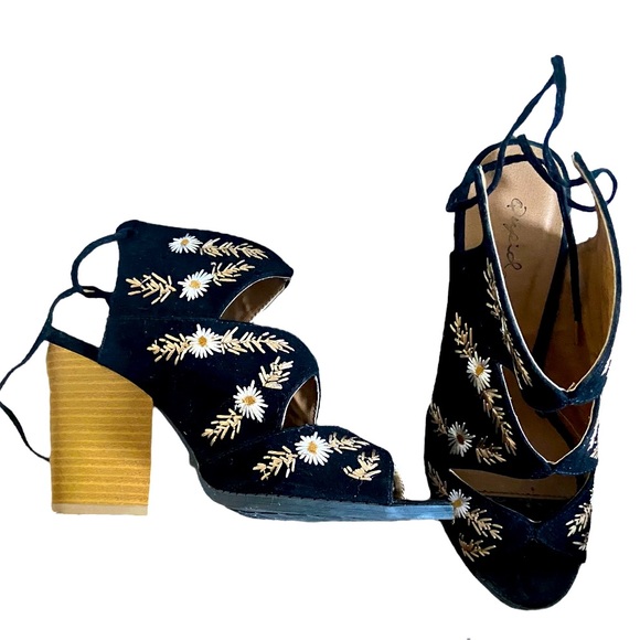 Chunky black heels - Picture 1 of 4